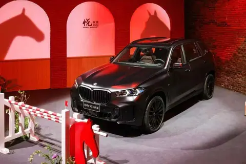 宝马推马年版X5,卖点只剩刺绣和车漆,产品快换代了还这么干