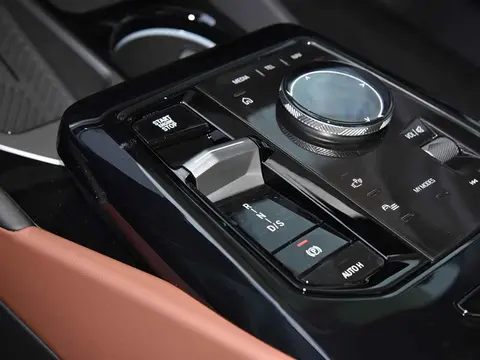 电动车跑高速掉电快，为啥不用变速箱？不是技术不行，是算过账