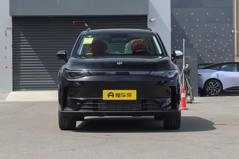 零跑 C16 新车型到店体验：16 万级家用车卷出新高度