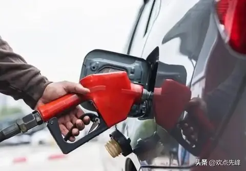 新能源销量突然下滑，燃油车价格悄悄涨了，政策到底在帮谁？